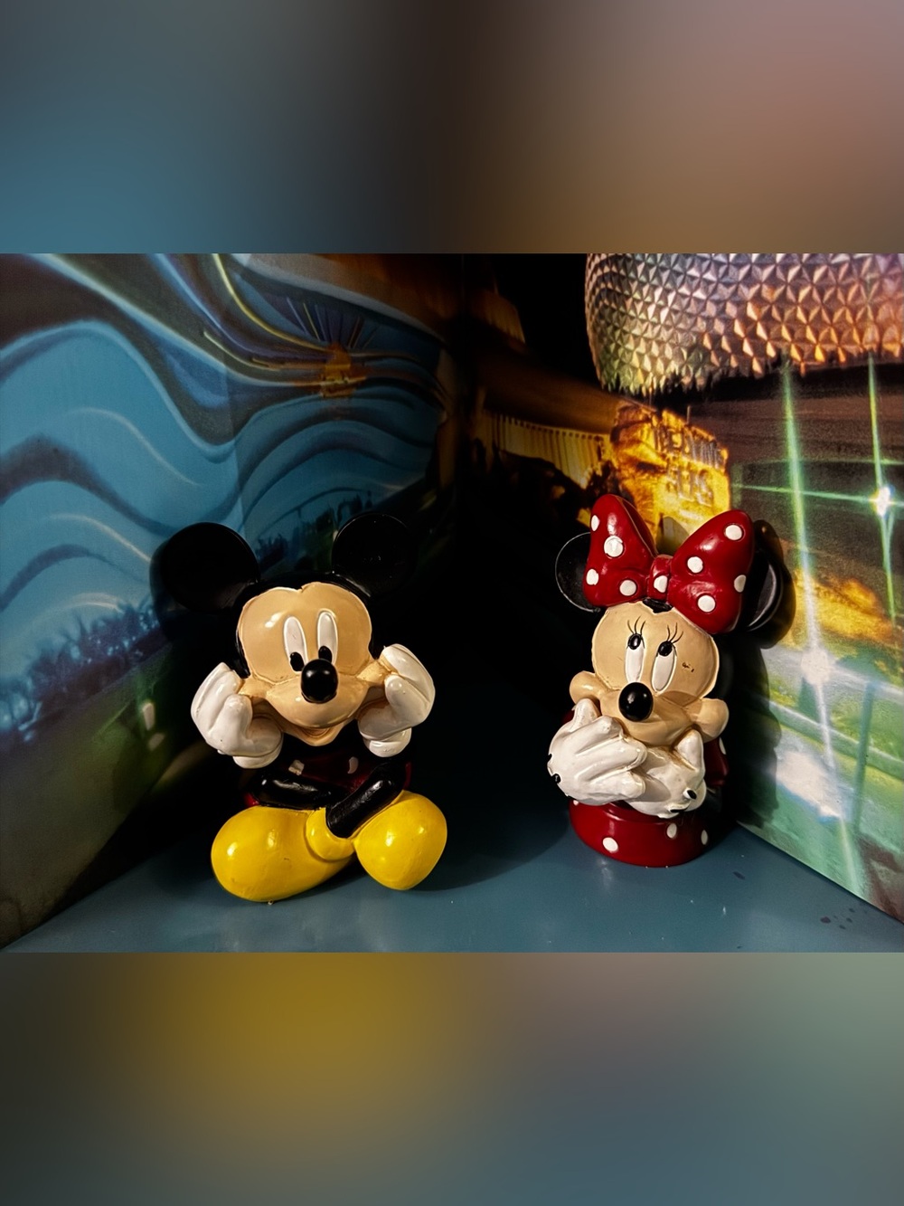 Disney Mickey & Minnie Eyeglass Holder Figurine Pair.